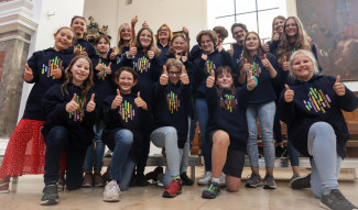 Neue Hoodies mit neuem Logo | St. Anna Kirche Augsburg am 9. Juli 2023